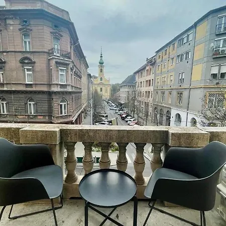 Logodi Castle Hill I 1 Free Parking I Self Check-in Appartement *